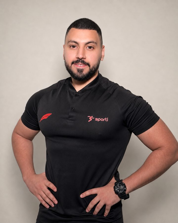 أحد مدربي سبورتي للتدريب الشخصي